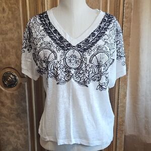 Maje White Short Sleeved V-Neck Tee with Black Embroidery Details. NWT Size 1